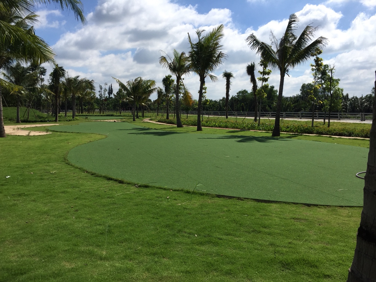 Sân tập Golf tại Park Riverside